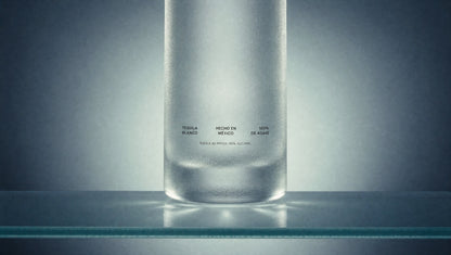 Tecán Blanco — base of the bottle with label details